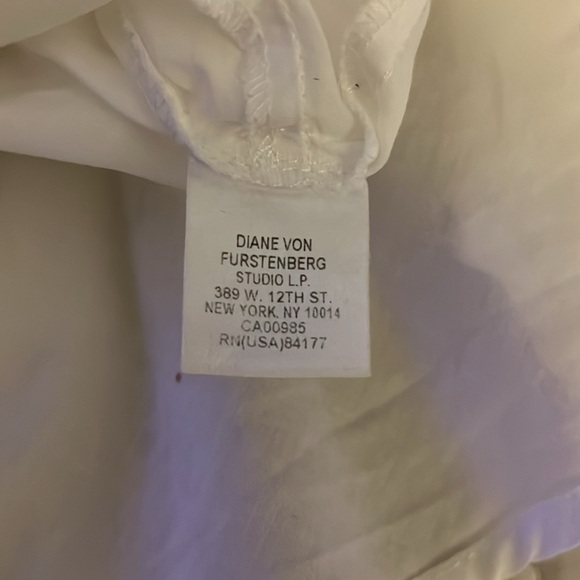 Diane vonFurstenberg Size 6 white cotton short, sleeved blouse - Picture 6 of 7